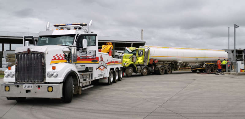 Combi Towing — Loaders civil construction